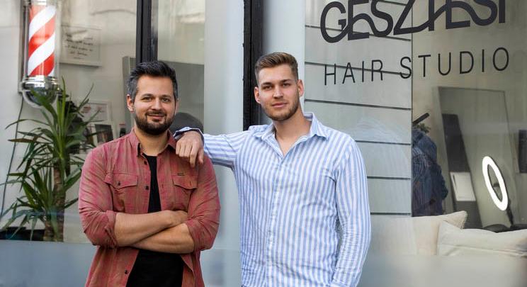 Gesztesi Károly fiaiból helyes pasik lettek: Máté és Dávid közös üzletet nyitottak