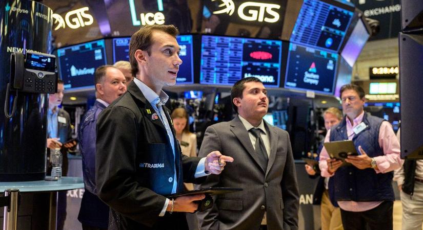 Lejtmenetbe küldte a Fed a New York-i tőzsdeindexeket