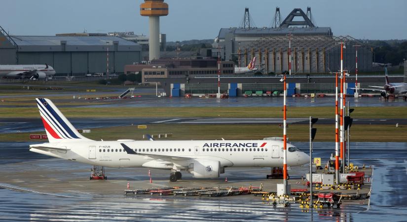 Az Európai Unió segítségével számolnák fel az olcsó repülőjegyek korszakát a franciák
