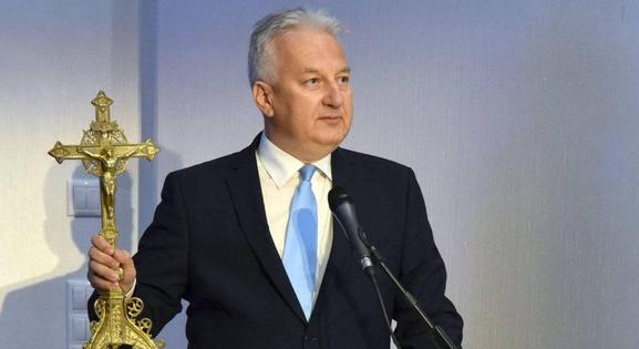 Bajban lehetnek az egyházak, a kármentésen dolgozik a kormánypropaganda