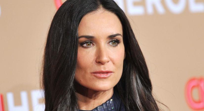 Túllőtt a célon Demi Moore. 60 éves létére súlyos öltözködési bakit vétett, a kamerák mindent megmutattak
