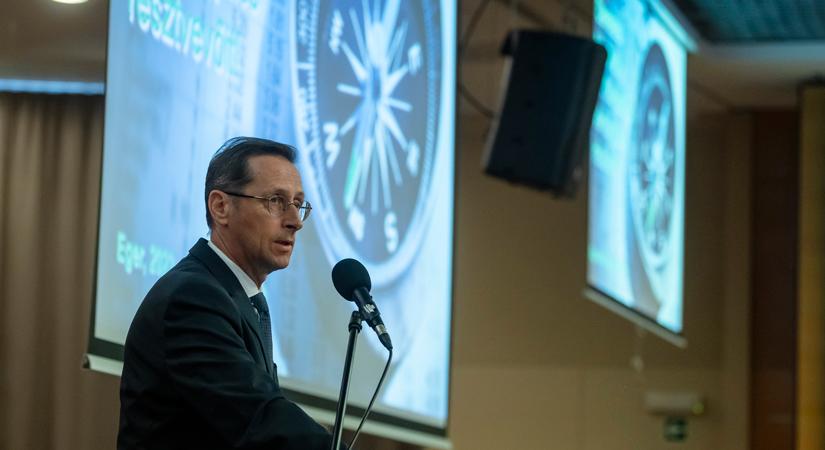 A pénzromlás megeszi a növekedést, véli a jegybankelnök