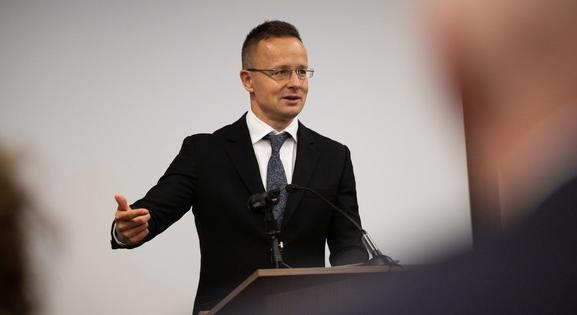 Szijjártó a CNN-nek: több mint egymillió ukrajnai menekültet fogadtunk be