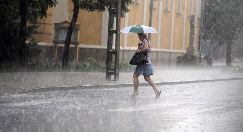 Tartsd kéznél az esernyődet! Nyolc vármegyére adtak ki riasztást zivatarveszély miatt