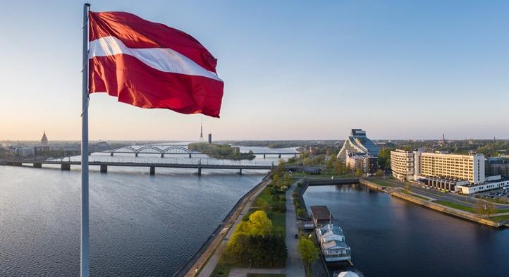 Elkergetik az oroszokat Lettországból