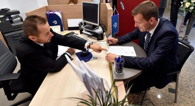 Október elsején indul a bankok kötelező lakossági tájékoztatása