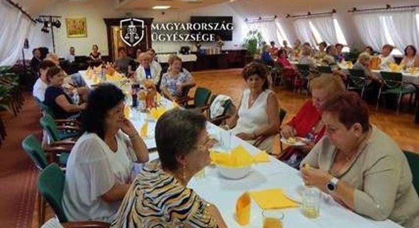 Nosztalgia az ügyészségen: nyugdíjas találkozót rendeztek Debrecenben