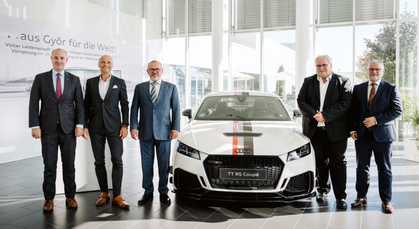 Az Audi Hungariánál járt az energiaügyi miniszter