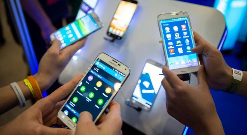 Kihallgatja a telefonja – így védekezhet ellene