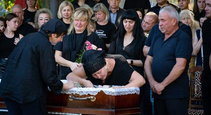 Ungváron végső búcsút vettek a háborúban elesett Andrij Poticsnij rendőrhadnagytól