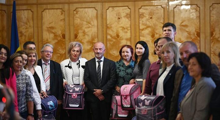 Magyarország iskolatáskákkal támogatja az ukrán gyerekeket