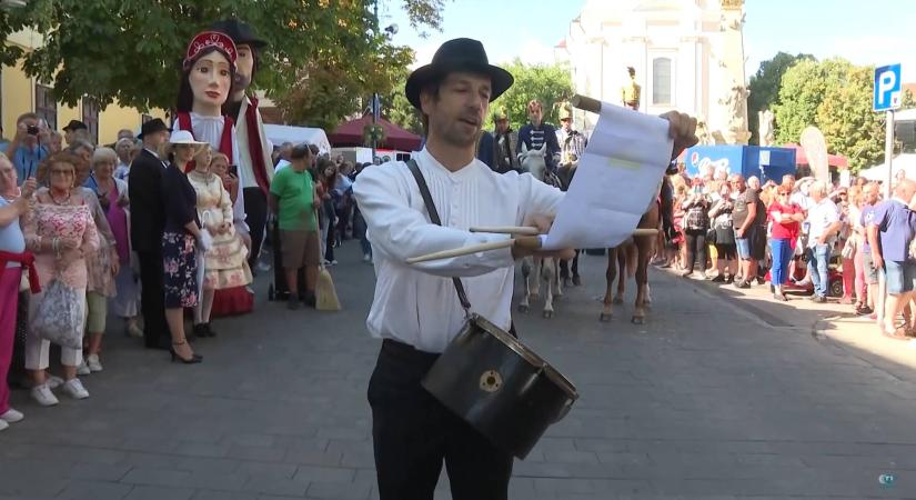 Minden korábbinál többen vettek részt a Szekszárdi Szüreti Napok leglátványosabb programelemén, a szombati felvonuláson