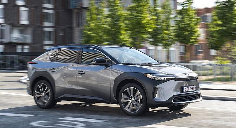 Felpörgetné az e-autók gyártását a Toyota