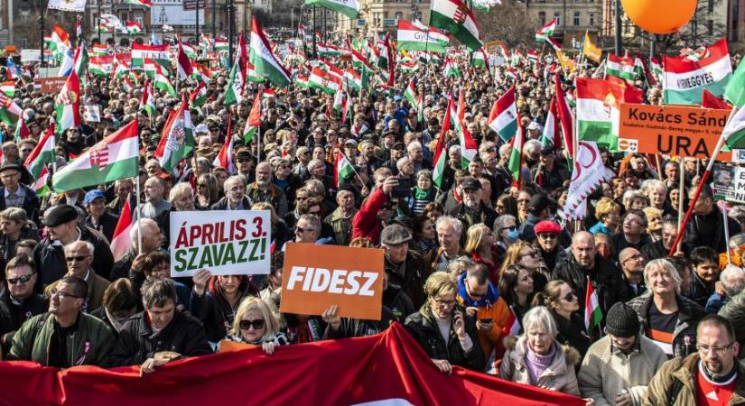Csökkent a Fidesz tábora, de még így is toronymagasan vezet, a Mi Hazánk Mozgalom és az kétfarkúak erősödtek a legjobban
