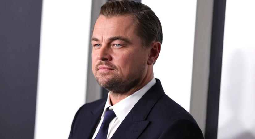 Leonardo DiCaprio 23 évvel fiatalabb barátnője óriásit villantott pucérruhájában