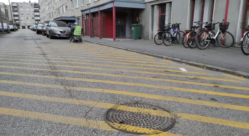 Hétfőn figyeljenek oda, akik a Csengettyű közben parkolnak