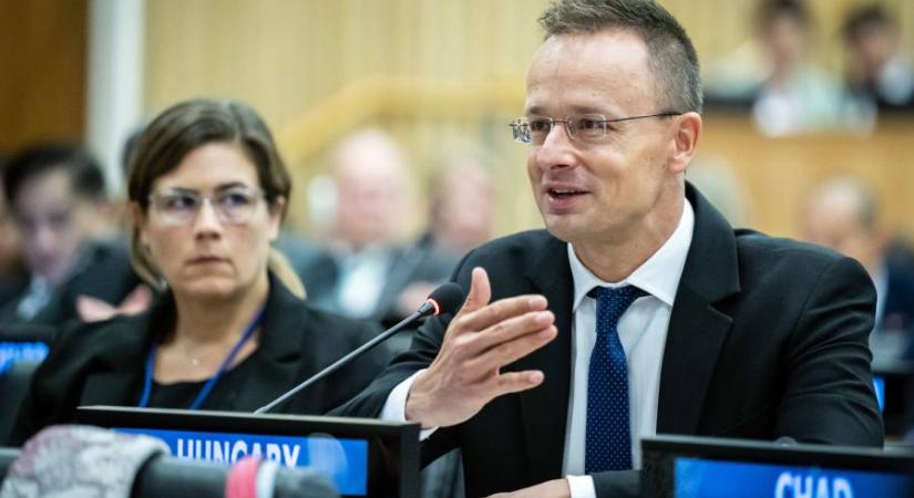 Hozzávágtak még tízmilliárdot Szijjártó Péter tárcájához