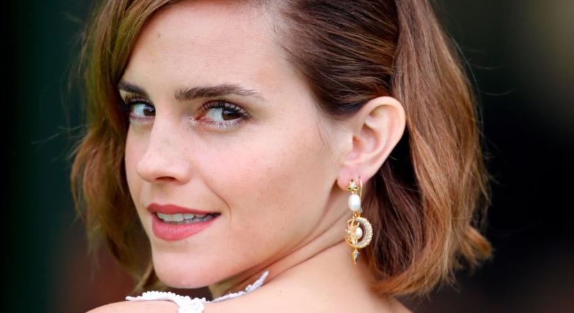 Emma Watson élete legmerészebb miniruhájában ment a milánói divathétre