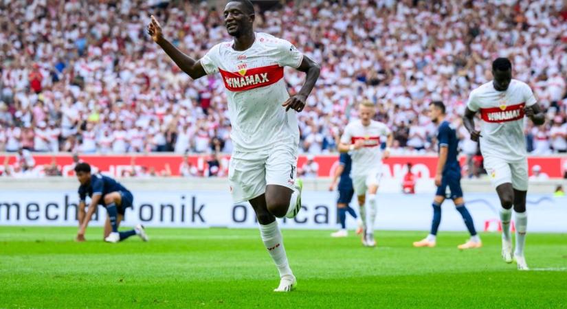 A 100 milliós Kane helyett egy tizedannyiba sem kerülő csatár lábai előtt hever a Bundesliga