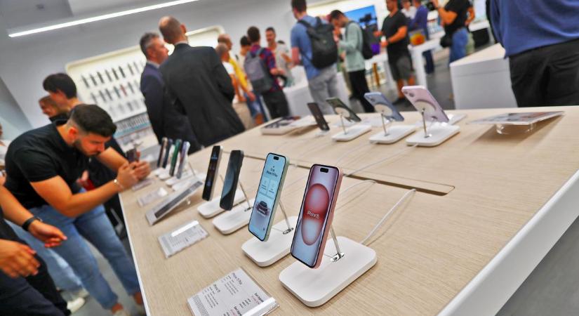 Ma került a boltokba az új iPhone és már 50%-kal több előrendelés érkezett rá