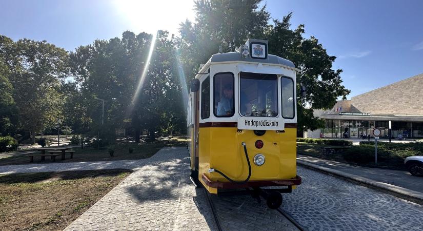 Megszépült a Balokányban otthonra lelt pécsi villamos