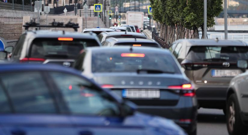 Élesítették a forgalomfigyelő kamerák új funkcióját, már erre is képesek