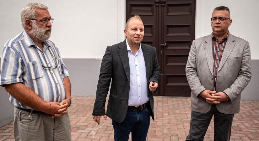 Az új szőnyeggel teljessé vált a békési templomfelújítás