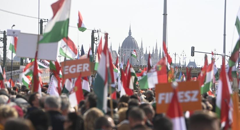 Csökken a Fidesz támogatottsága, a Mi Hazánk egyre népszerűbb