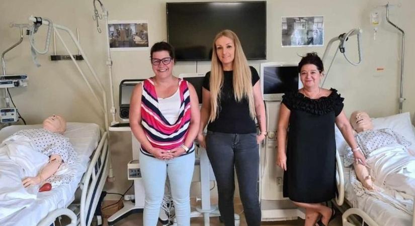 Iskolapadba ültek a vármegyei kórház dolgozói