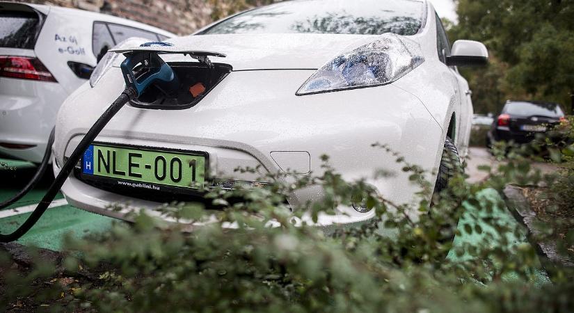 Már közel 80 000 zöld rendszámos jármű közlekedik a magyar utakon