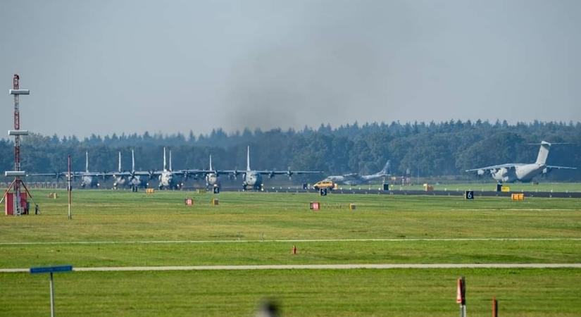 Növelik Románia „elrettentő” képességét: száz amerikai katona és négy vadászgép gyakorlatozik a román légierővel