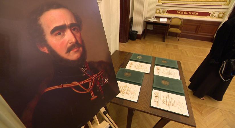 Átvehették a Széchenyi Társaság elismeréseit
