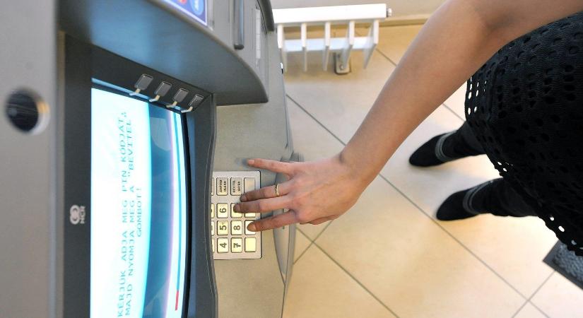 Napokra leáll az egyik nagy hazai bank