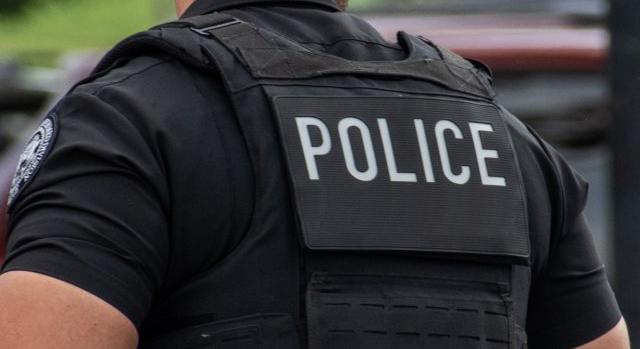 Megbilincselte, majd megverte a rendőr az autista férfit, börtönbe zárják