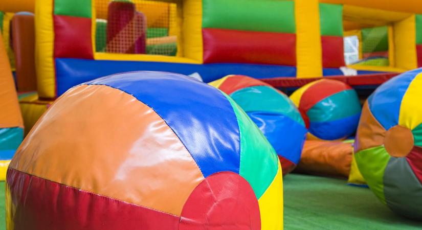 Döbbenet: panziót és játszóházat üzemeltetett szülőfalujában az esztergomi robbantó