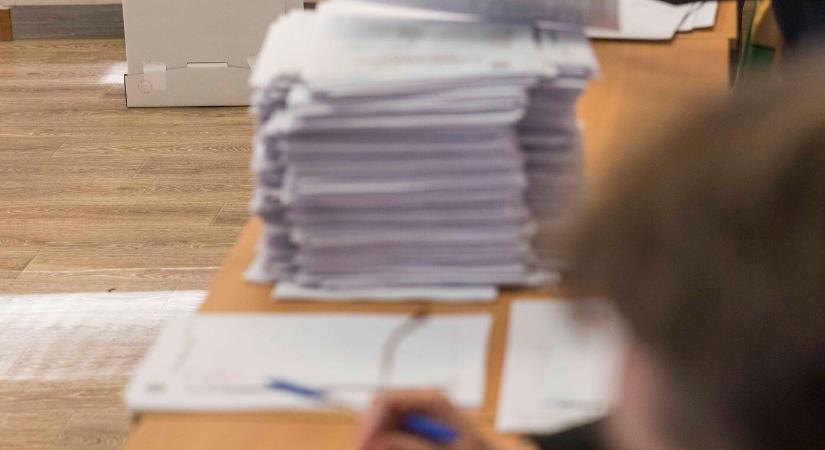Bárki jelen lehet a szavazóhelyiségben választási megfigyelőként