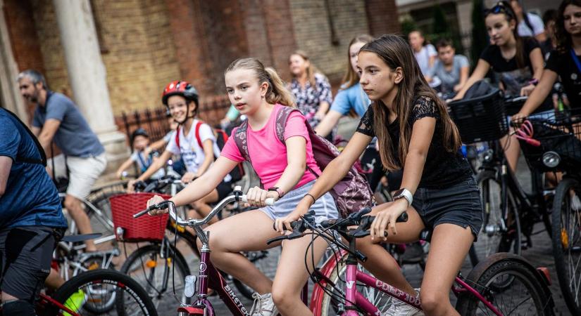 Bringások és rolleresek lepték el Békéscsaba főterét - galériákkal
