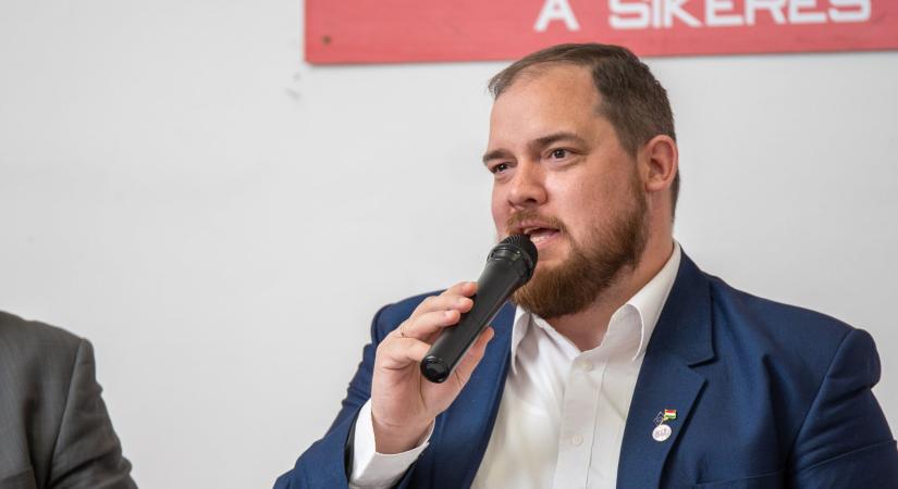 Közös polgármesterjlölttel harcol az ellenzék az akkumulátorgyárak ellen