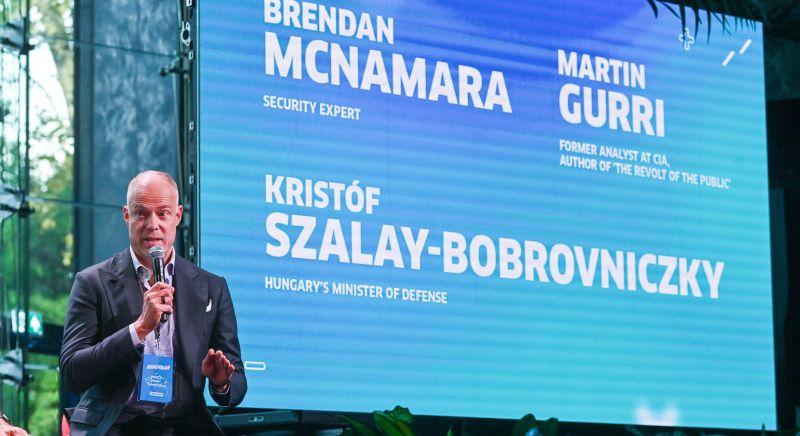 Szalay-Bobrovniczky papagáj-üzemmódban követelte az ukrajnai békét