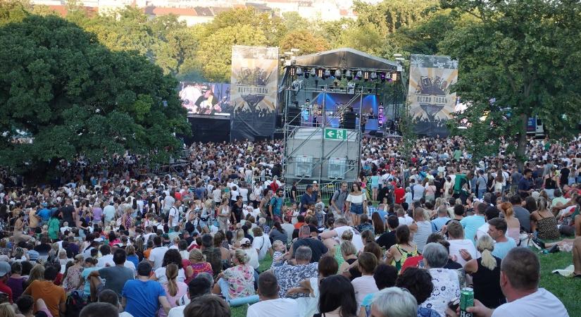 Ünnepi Neoton Família koncert