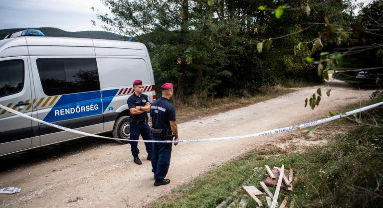 Üzent az esztergomi robbantásban meghalt kommandós özvegye