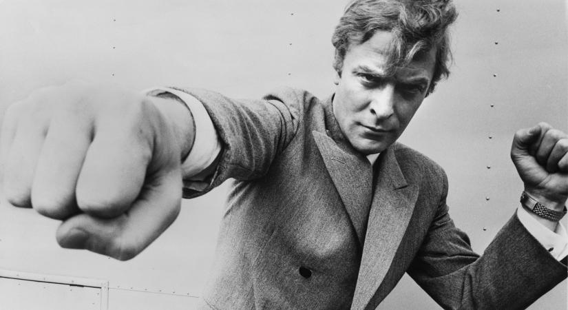 Nőcsábász image-e volt, pedig ő az egyik leghűségesebb sztár – Portré a nyugdíjba vonuló Sir Michael Caineről