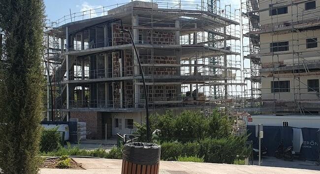 Enyhülő kereslet miatt megindult a fejlesztők közötti verseny az ingatlanpiacon