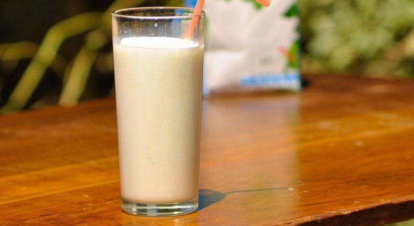 Csökkent a hosszan friss tej, a tejföl, a trappista sajt és a vaj fogyasztói ára