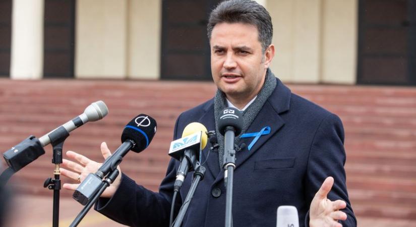 Márki-Zay kampányába is továbbgurultak Karácsonyék pénzkötegei