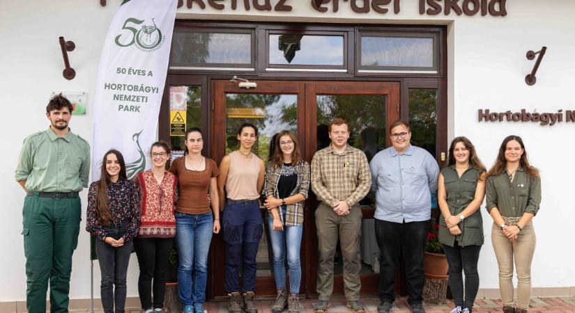 Egyre több magyar fiatal vállalja a feladatokat: ez csábítja őket a hazai nemzeti parkokba