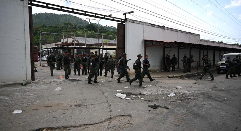 Úszómedence, állatkert és kaszinó is működött a venezuelai börtönben, amit egy bűnbanda irányított