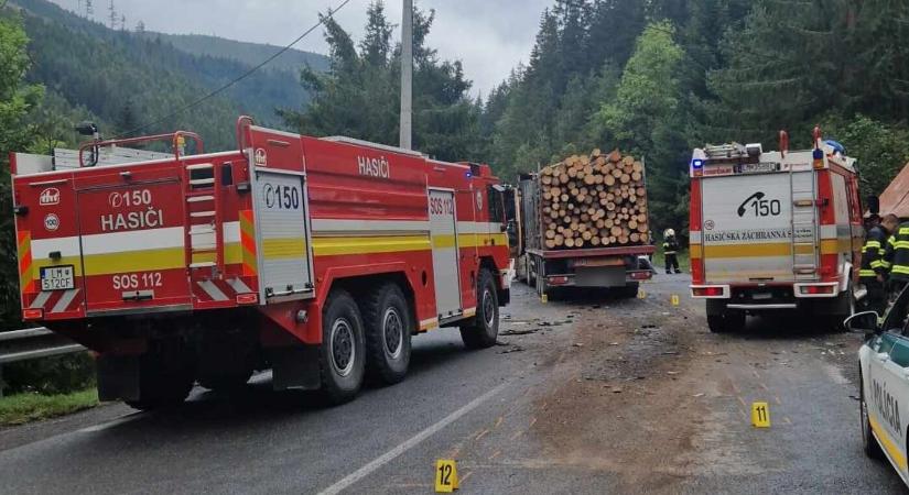TRAGÉDIA: Kamionnal ütközött frontálisan, szörnyethalt a sofőr