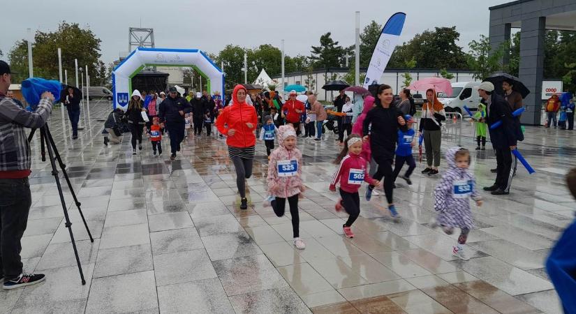 Elrajtolt a Bükfürdő-Csepreg félmaraton mezőnye – Elől futottak az óvodások, iskolások