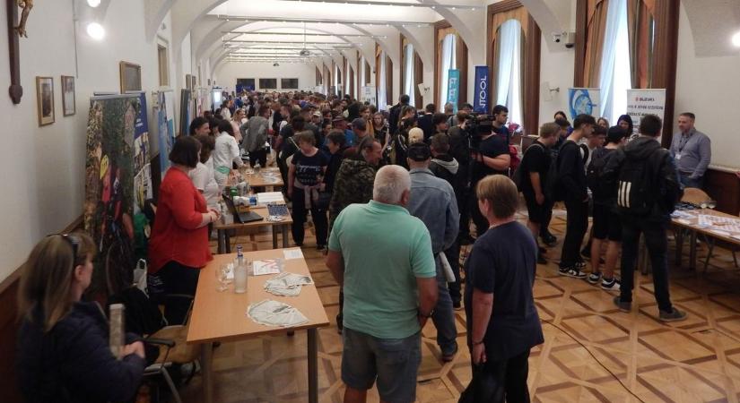 500 álláshelyet kínál Tatán a vármegyei kormányhivatal állásbörzéje